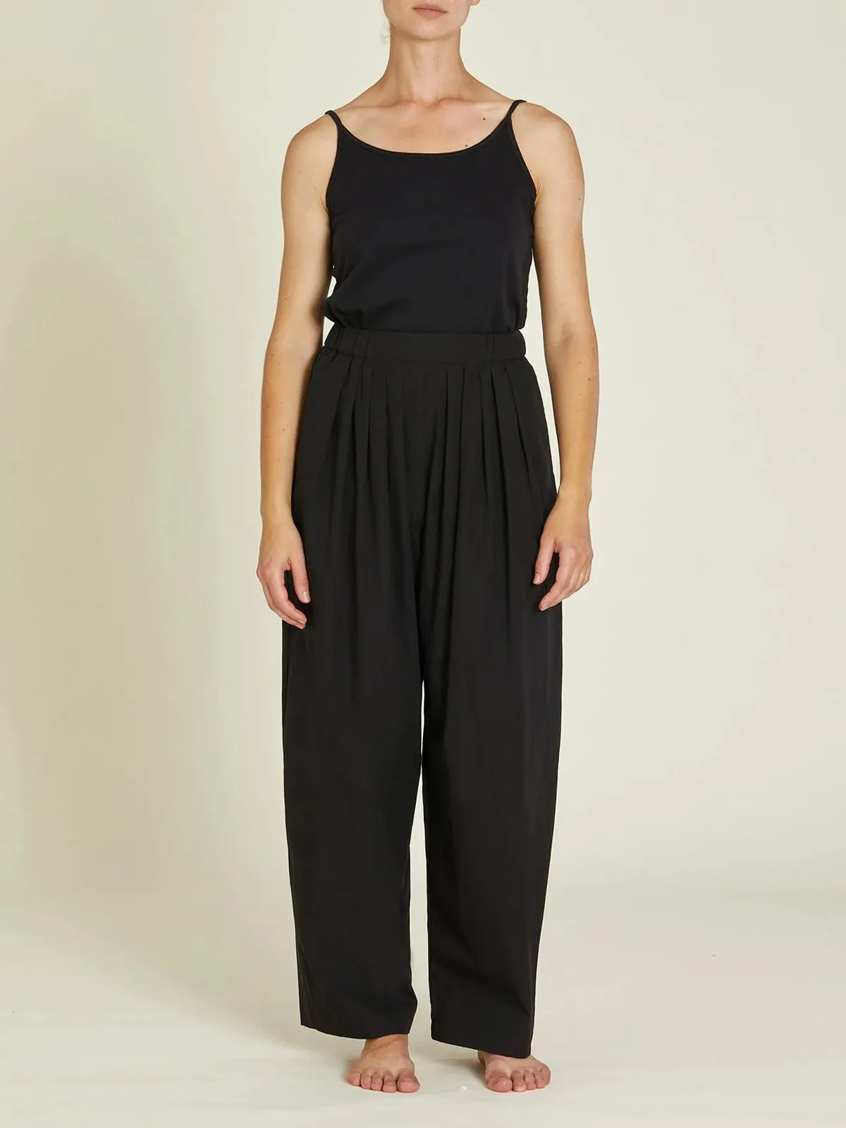 Straight Pleated Pants - Black