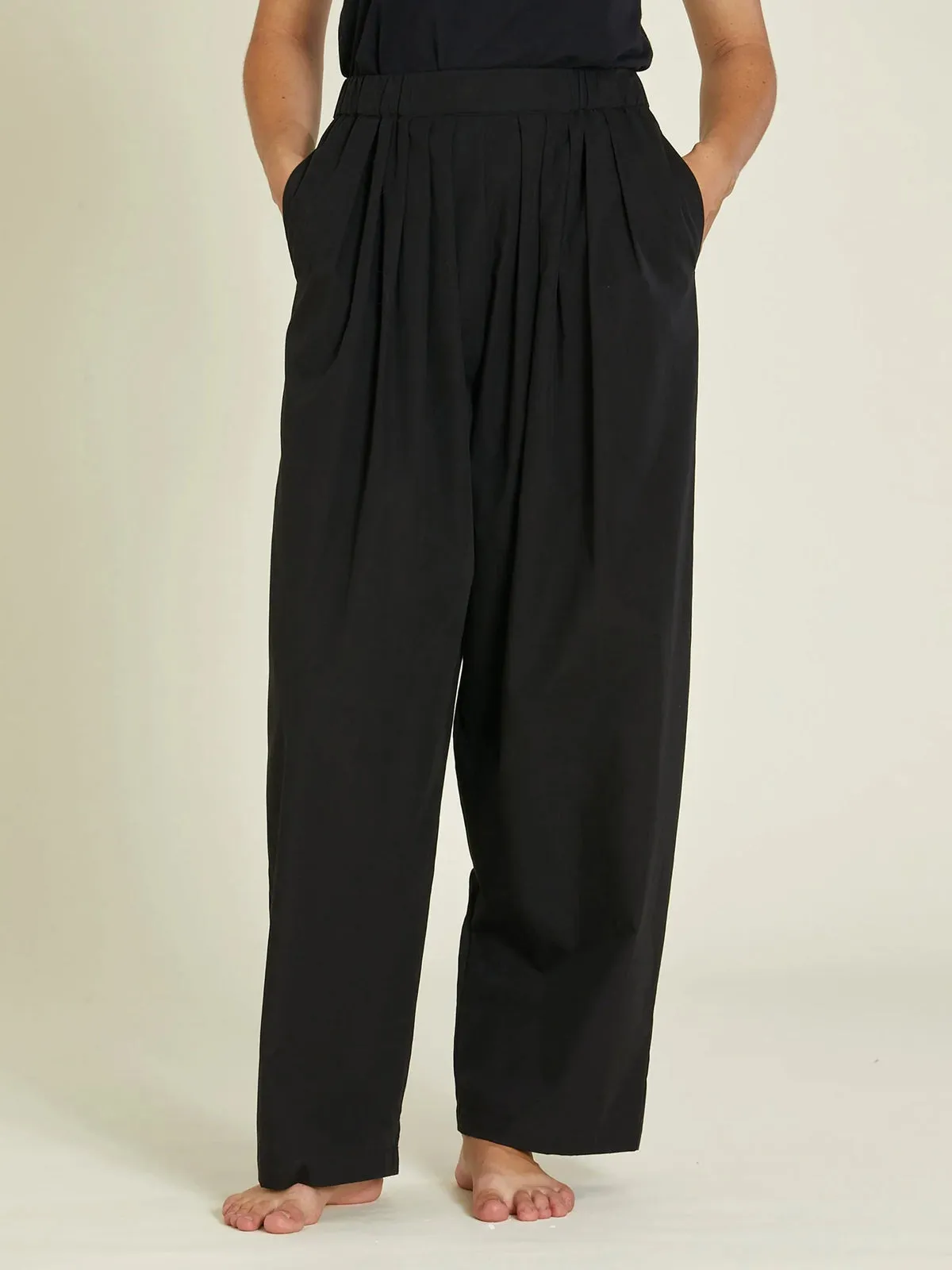 Straight Pleated Pants - Black