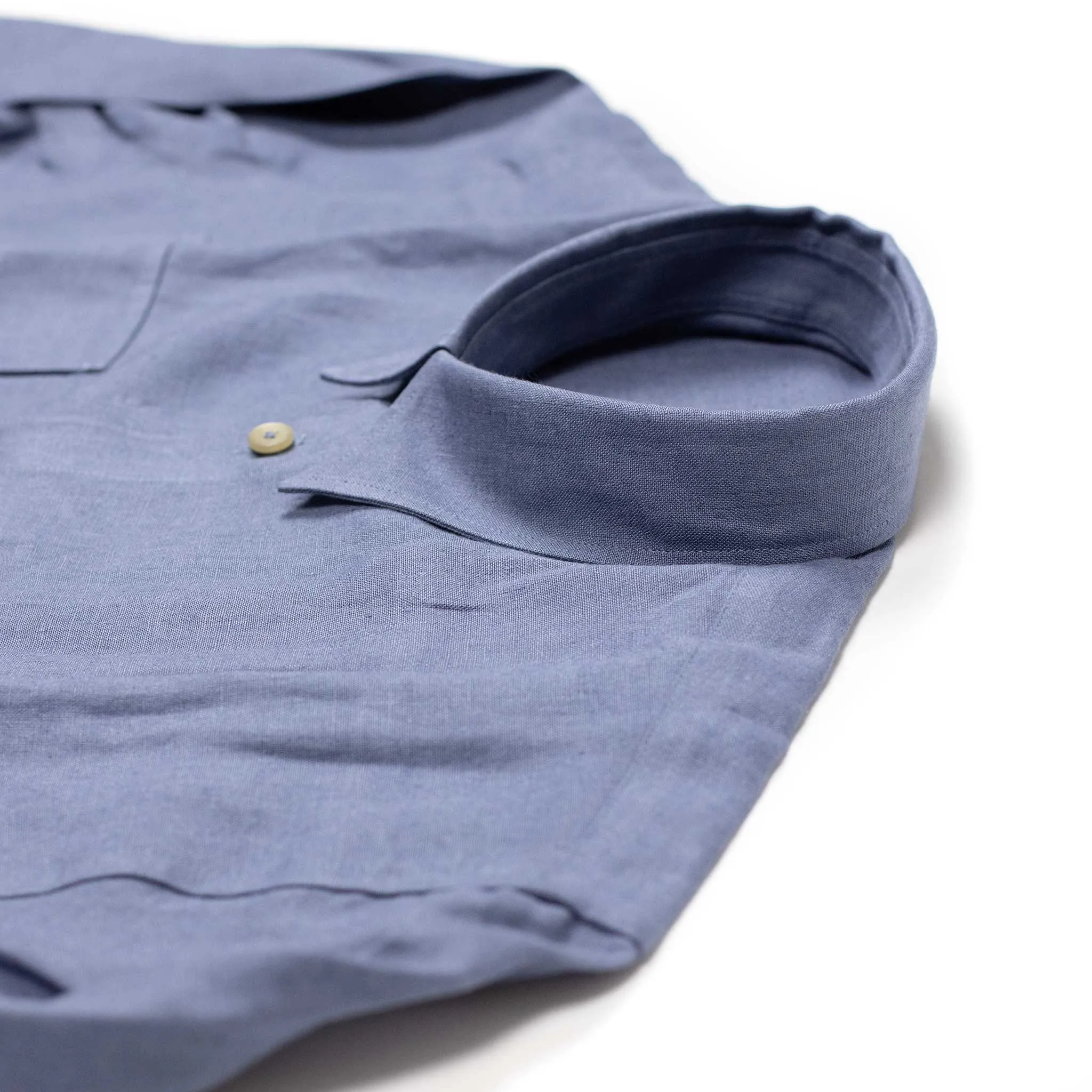 Two pocket overshirt in faded blue Belgian linen